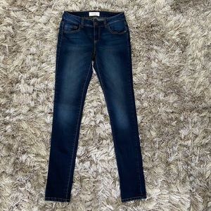 Ardene women blue skinny denim jeans.  Fly zipper and button front. Size 5. Used